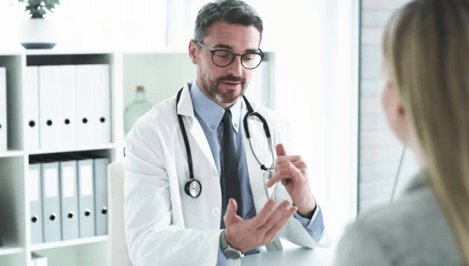 ACO's-doctor-conversing-with-female-patient.