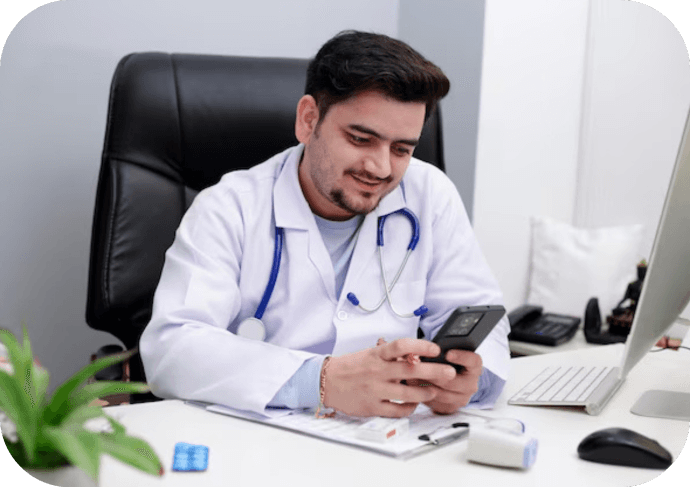 Doctor-uses-phone-for-Risk-Stratification